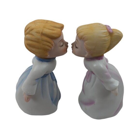 Vintage UCGC Korea Ceramic Kissing Boy Girl Figurines 3.5in Pink Blue - Picture 8 of 10